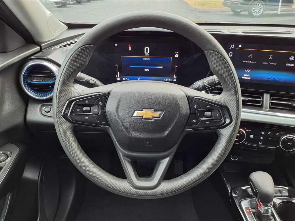 Used 2025 Chevrolet Trax LT image 14