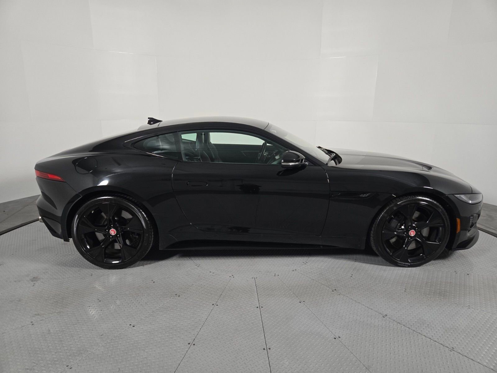 Used 2023 Jaguar F-TYPE R-Dynamic image 6