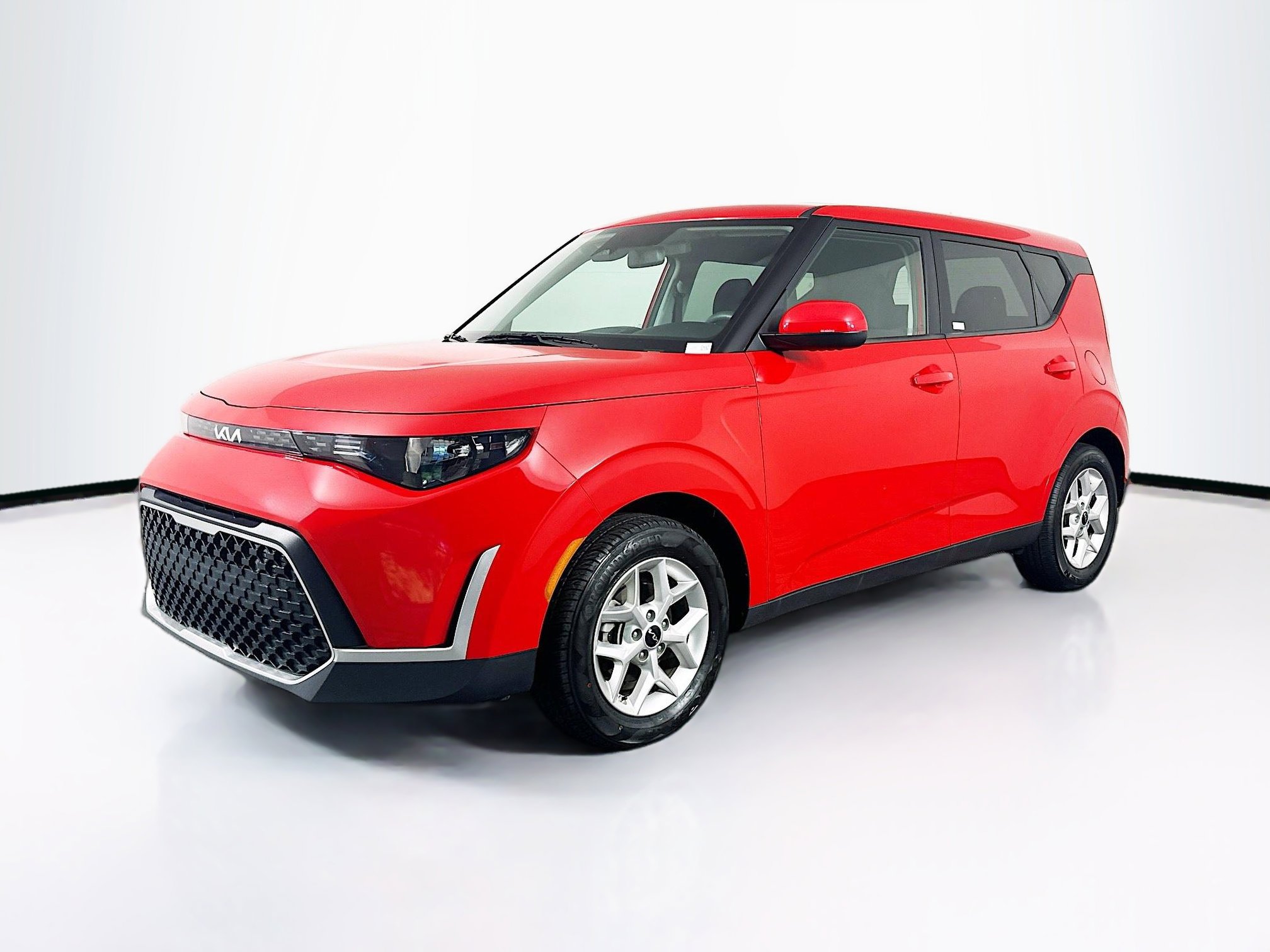 Used 2025 Kia Soul LX w/ LX Technology Package FWD image 3