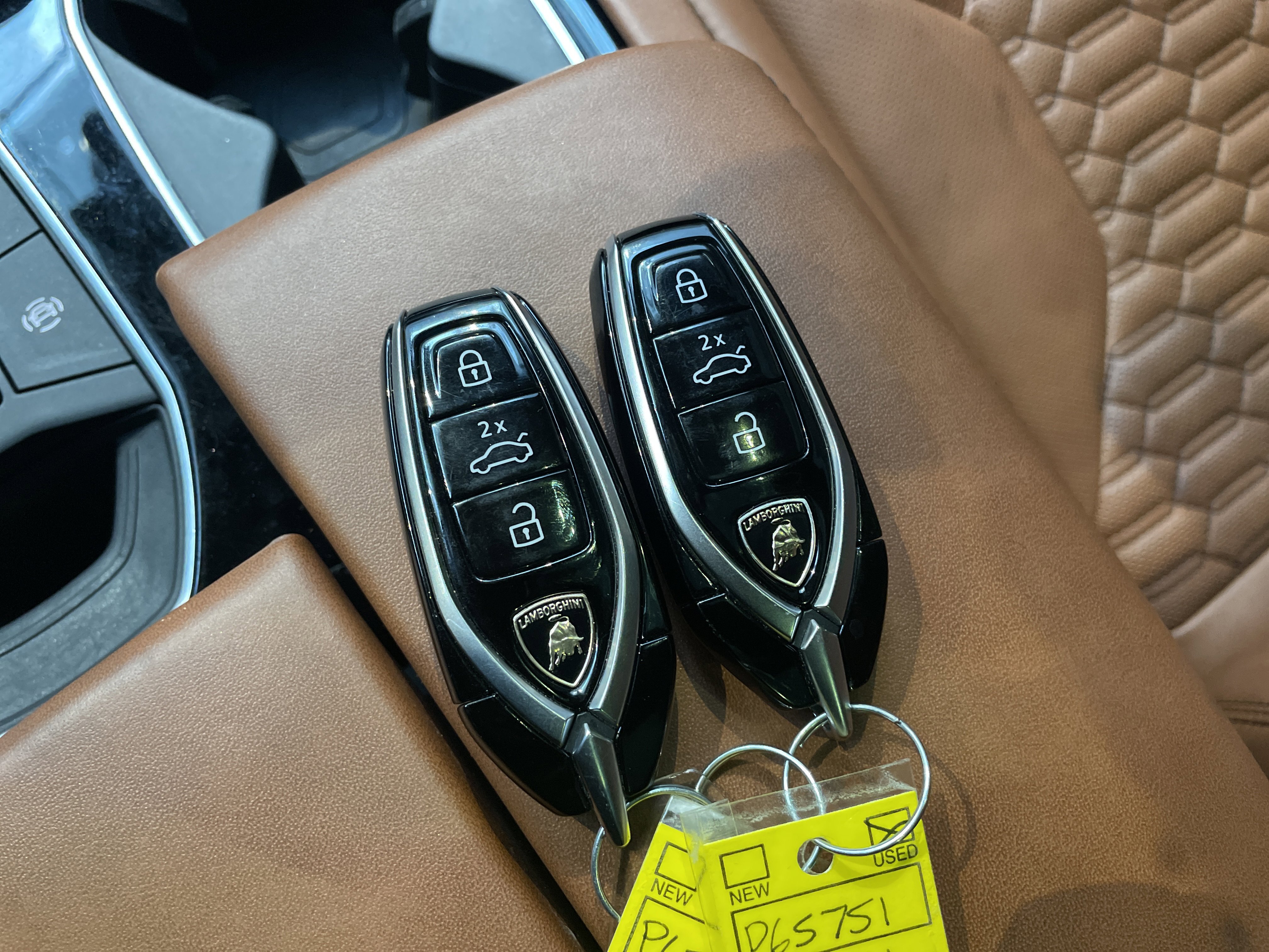 Used 2021 Lamborghini Urus AWD/4WD image 46