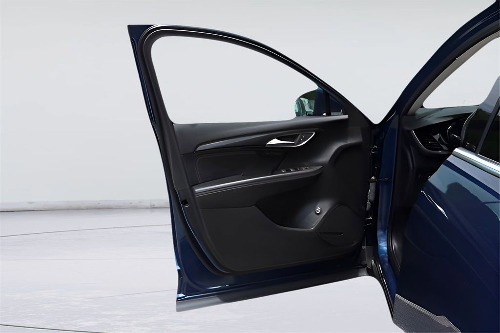 Used 2023 Buick Envision Essence image 25