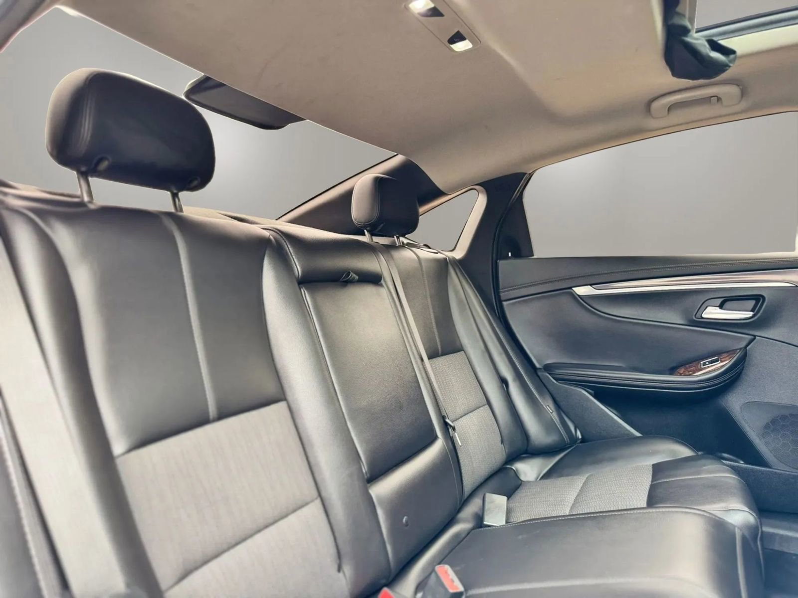 Used 2015 Chevrolet Impala LT w/ Convenience Package image 20