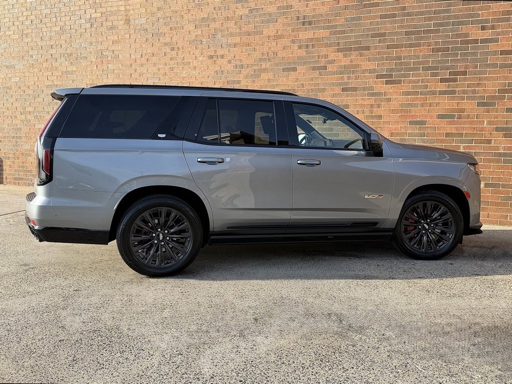 Used 2023 Cadillac Escalade V w/ LPO, ONYX Package image 7