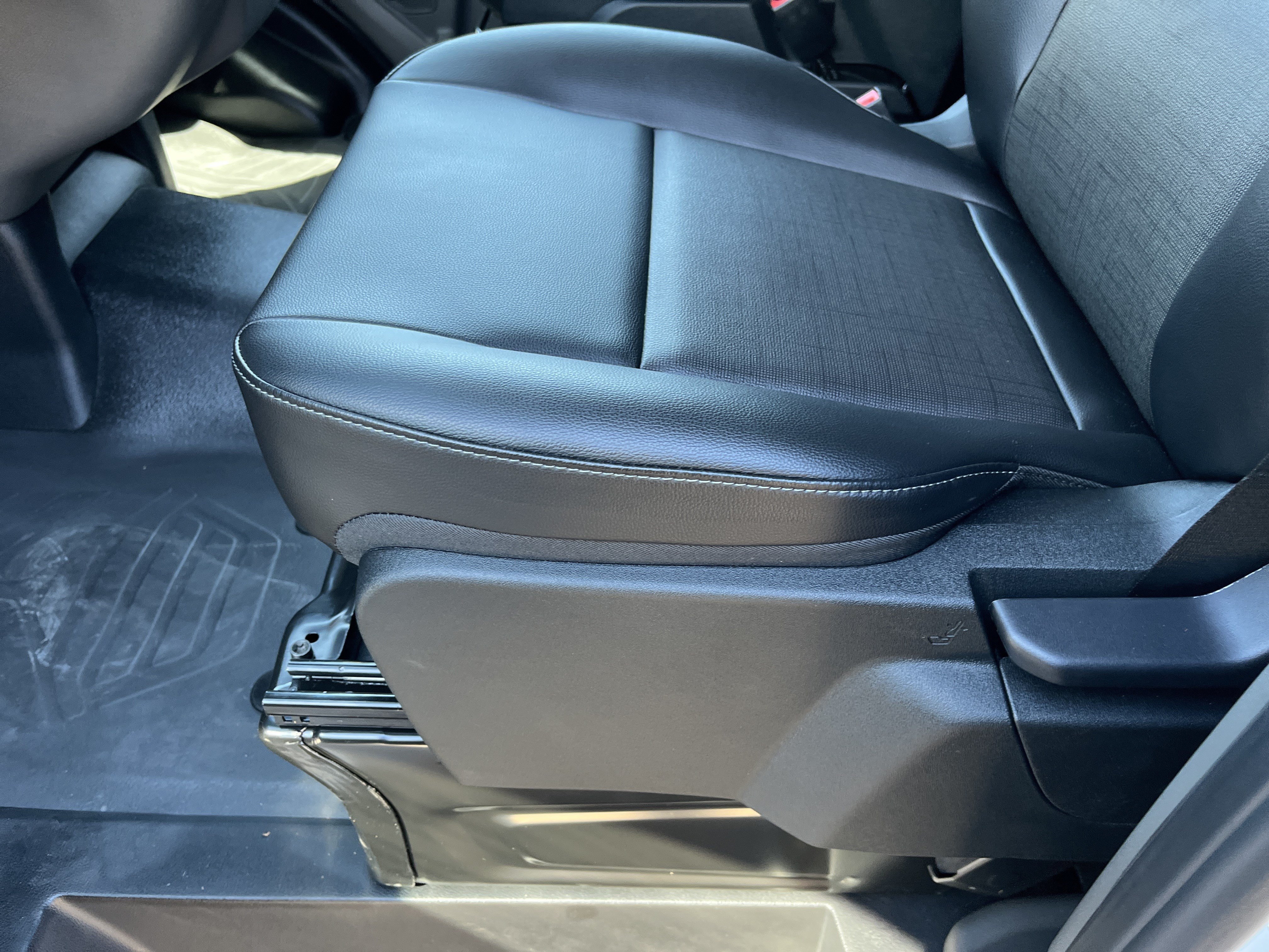New 2026 Ford Transit 250 148 Medium Roof w/ Load Area Protection Package RWD image 12
