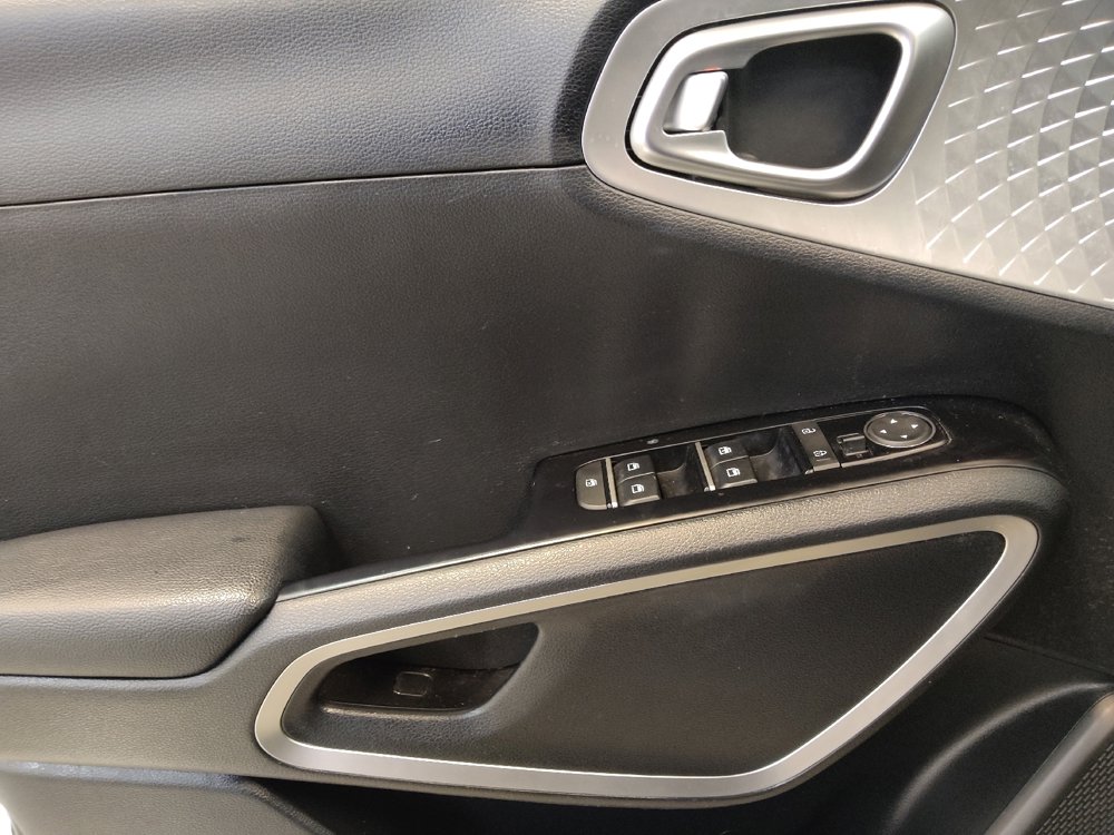 Used 2022 Kia Soul LX image 27