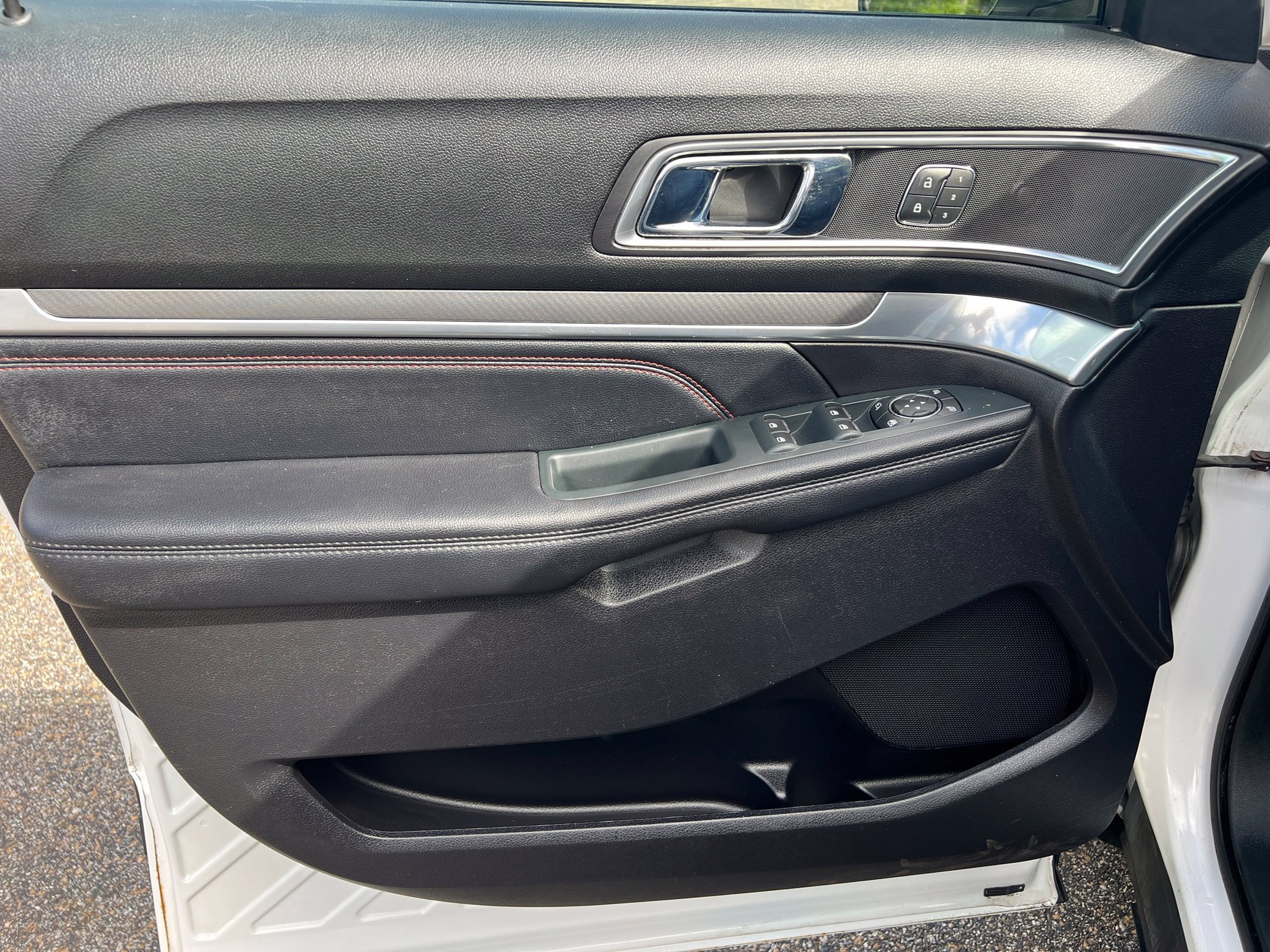 Used 2019 Ford Explorer Sport w/ Equipment Group 401A AWD/4WD image 15