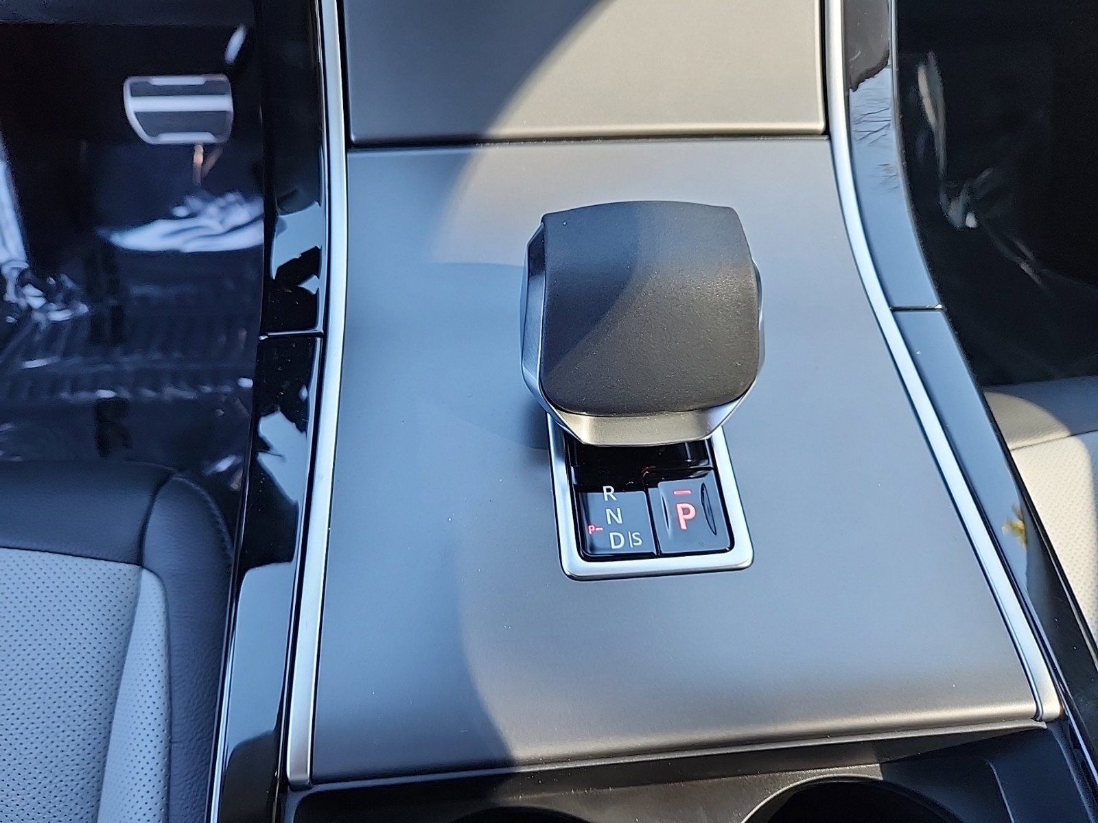 Used 2025 Land Rover Range Rover Evoque Dynamic SE image 16