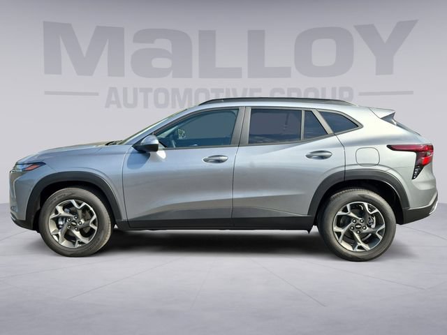 Used 2026 Chevrolet Trax LT w/ Sunroof Package FWD image 2