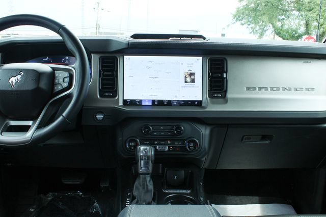Used 2025 Ford Bronco Outer Banks AWD/4WD image 16