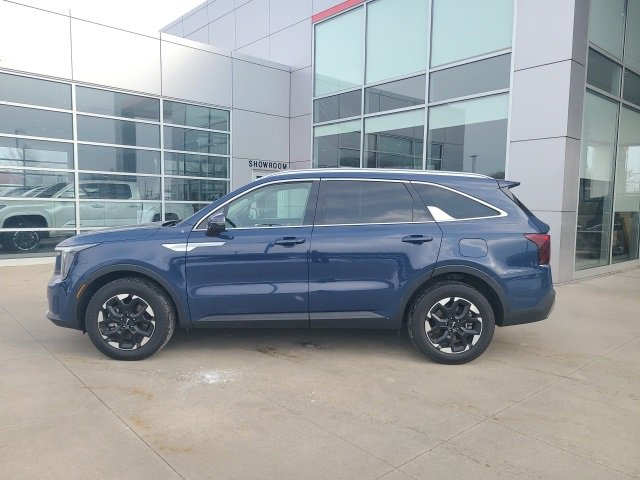 Used 2024 Kia Sorento S w/ Panoramic Sunroof Package image 4