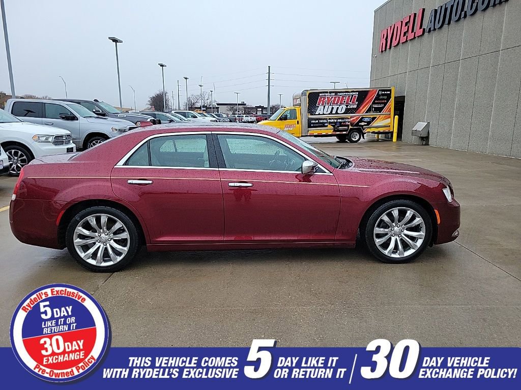 Used 2018 Chrysler 300 Limited w/ Light Group image 2