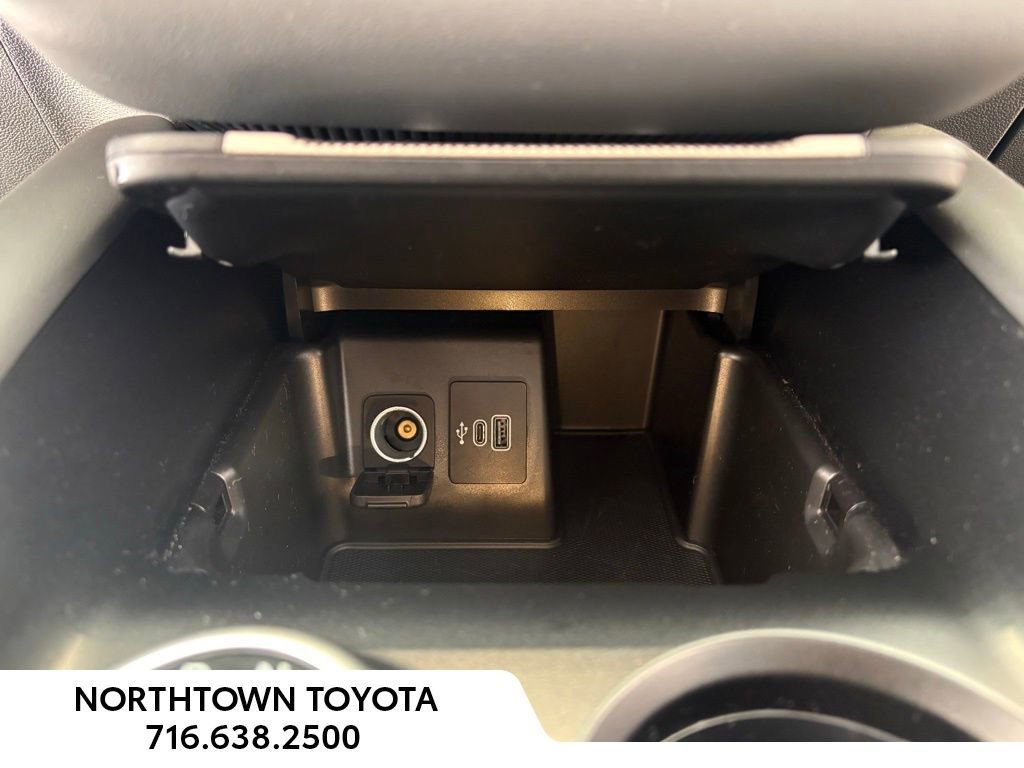 Used 2025 Ford Explorer Active image 12