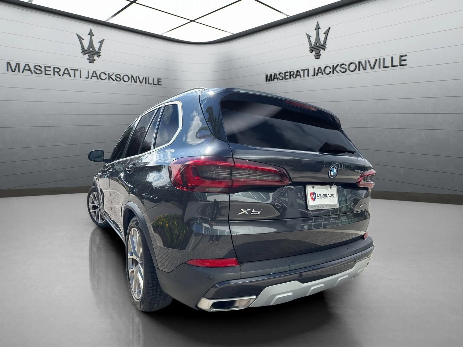 Used 2023 BMW X5 xDrive45e w/ Parking Assistance Package image 3