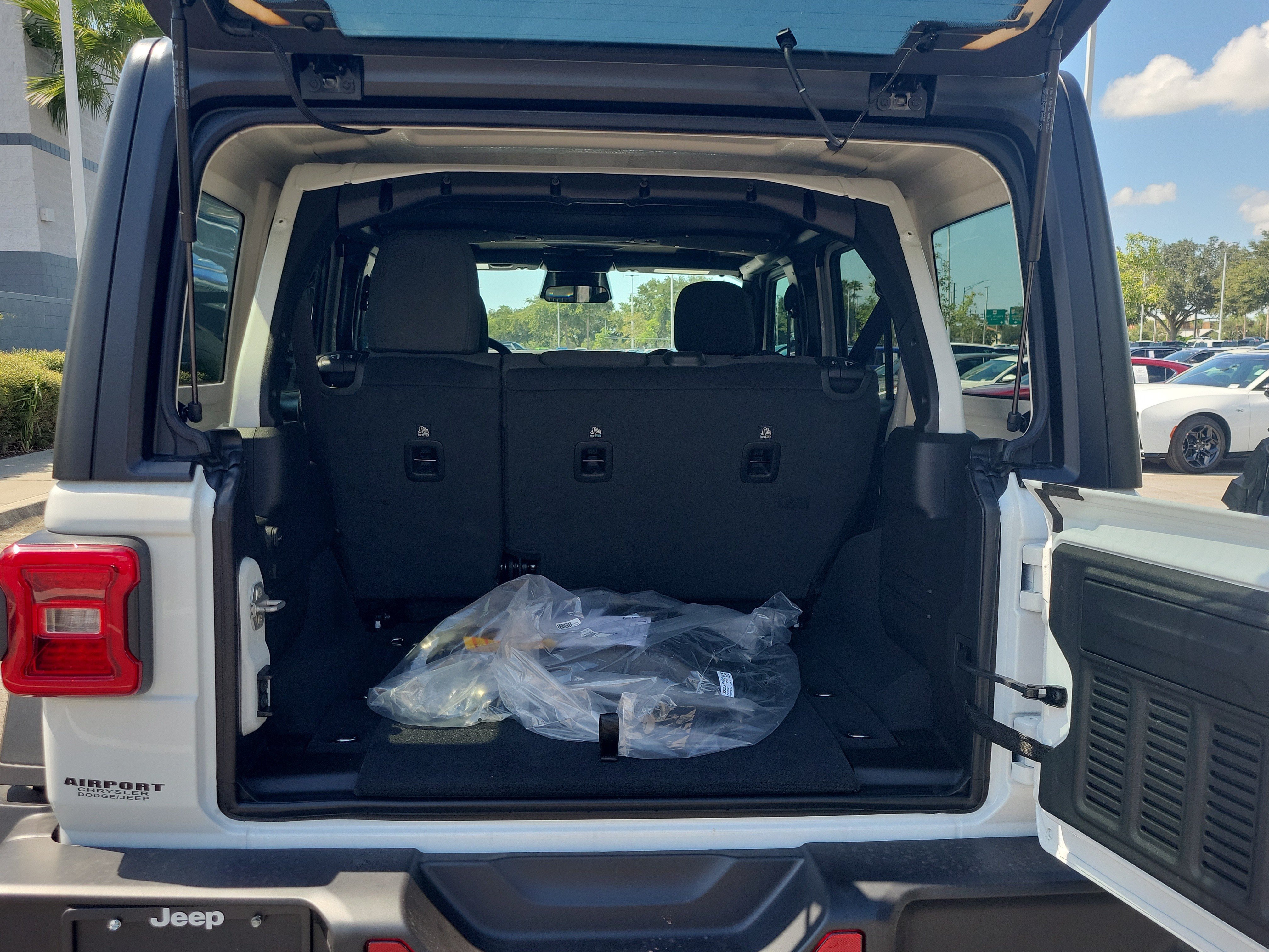 New 2026 Jeep Wrangler Unlimited Rubicon AWD/4WD image 8