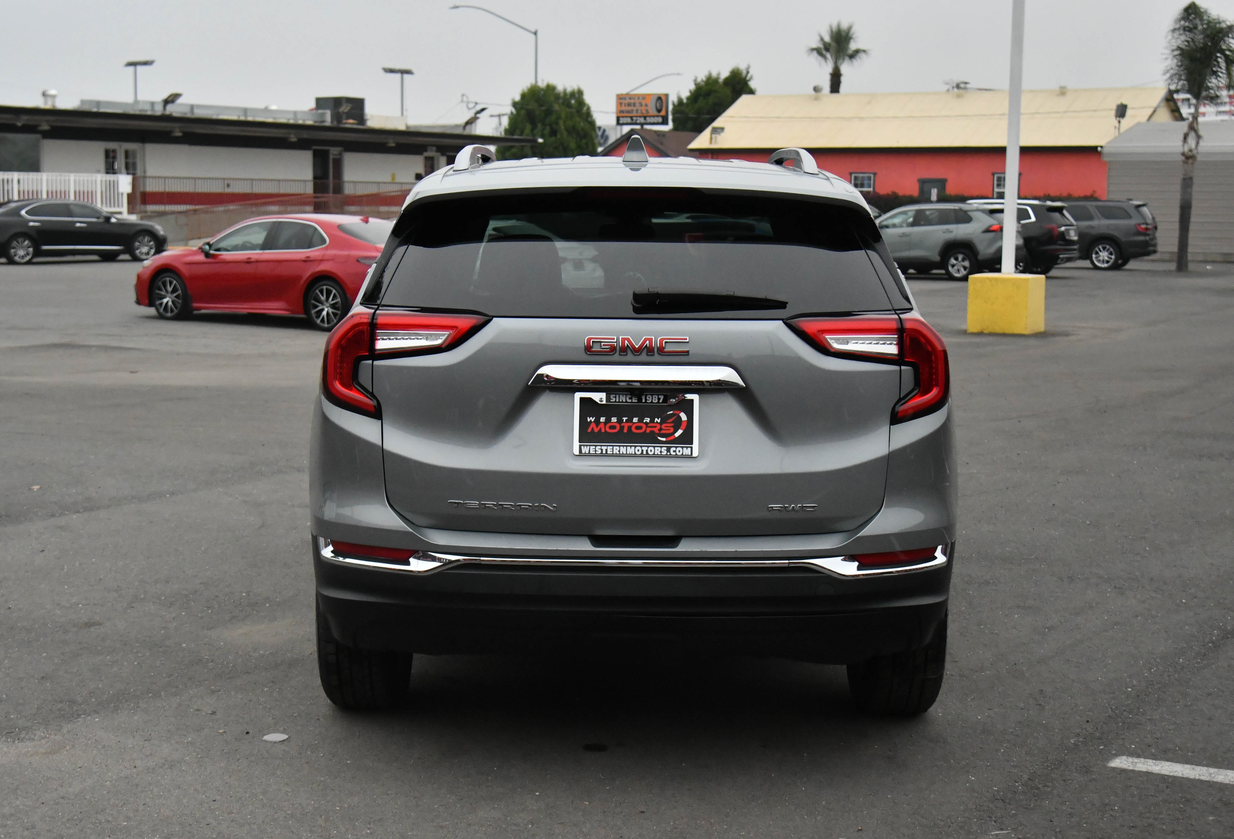 Used 2024 GMC Terrain SLT image 7