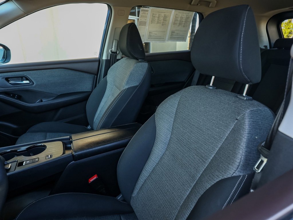 Used 2023 Nissan Rogue SV image 15