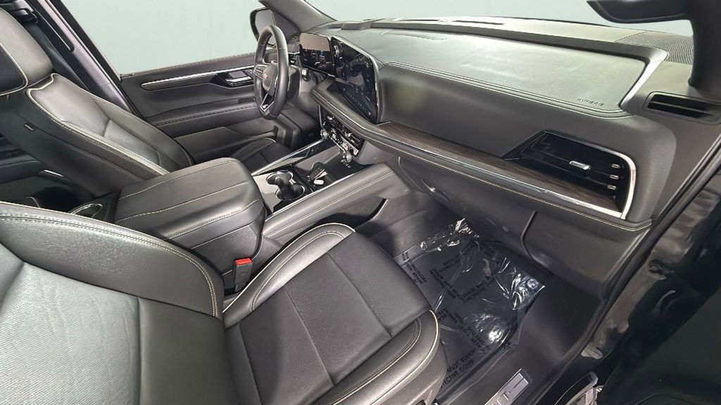 Certified 2025 Chevrolet Suburban Premier image 37