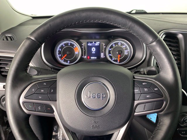 Used 2019 Jeep Cherokee Latitude w/ Cold Weather Group FWD image 25