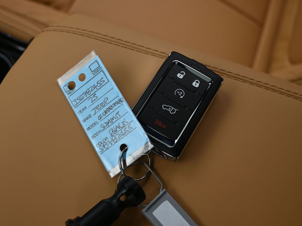 New 2025 Jeep Grand Cherokee Summit image 22
