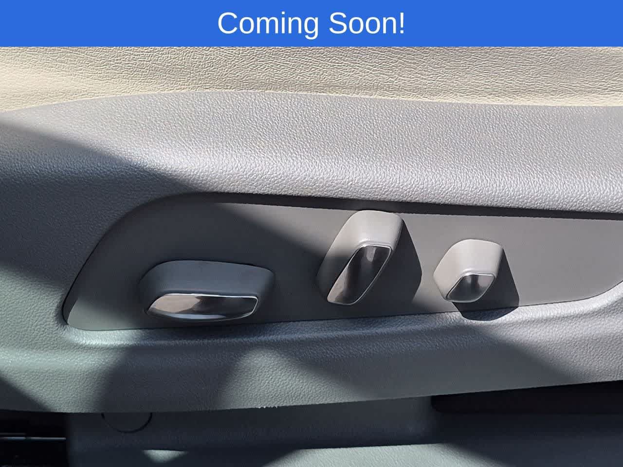 Used 2025 Cadillac XT6 Premium Luxury AWD/4WD image 17