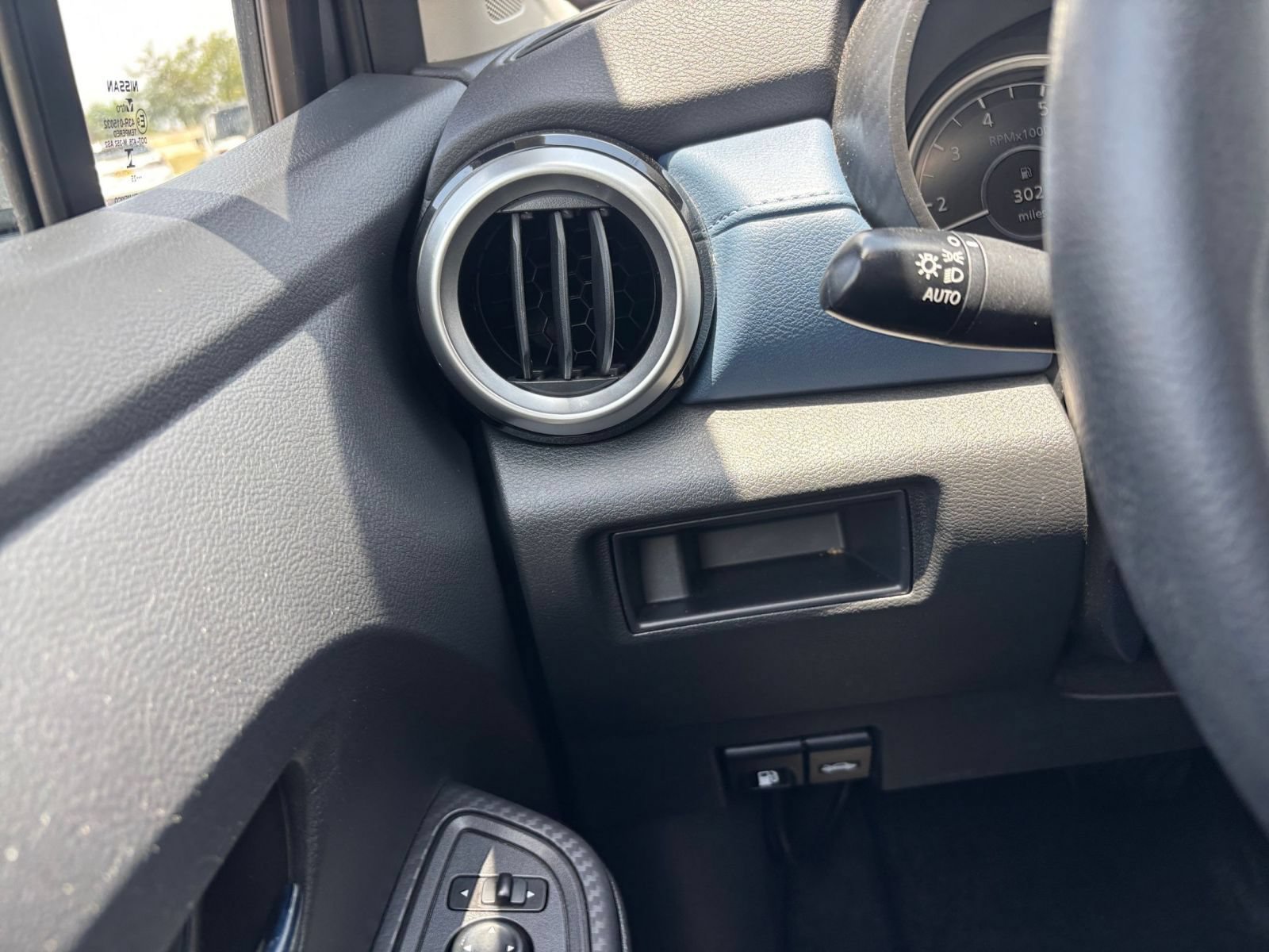 Used 2025 Nissan Versa SV FWD image 31