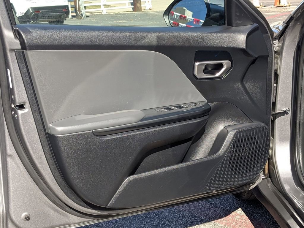 Used 2025 Kia K4 LXS image 13