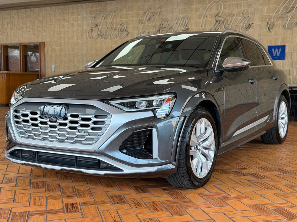 Used 2024 Audi SQ8 e-tron Premium Plus w/ AC Charging Package AWD/4WD image 4