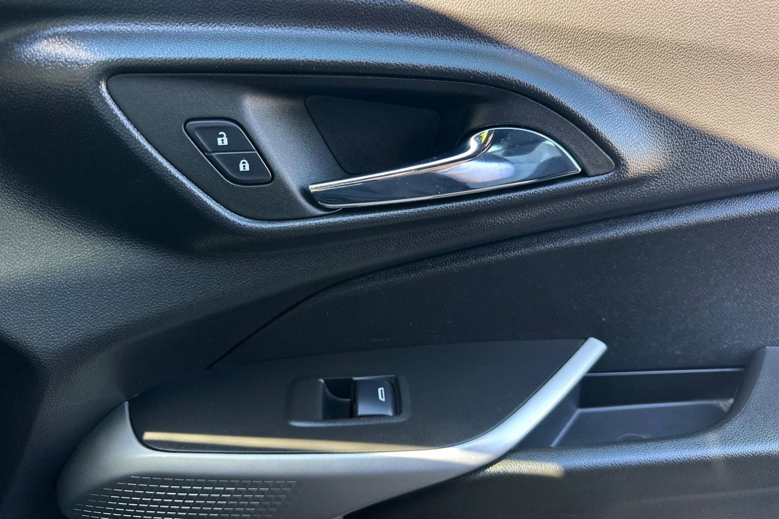 Certified 2024 Chevrolet Trax RS w/ Driver Confidence Package image 21