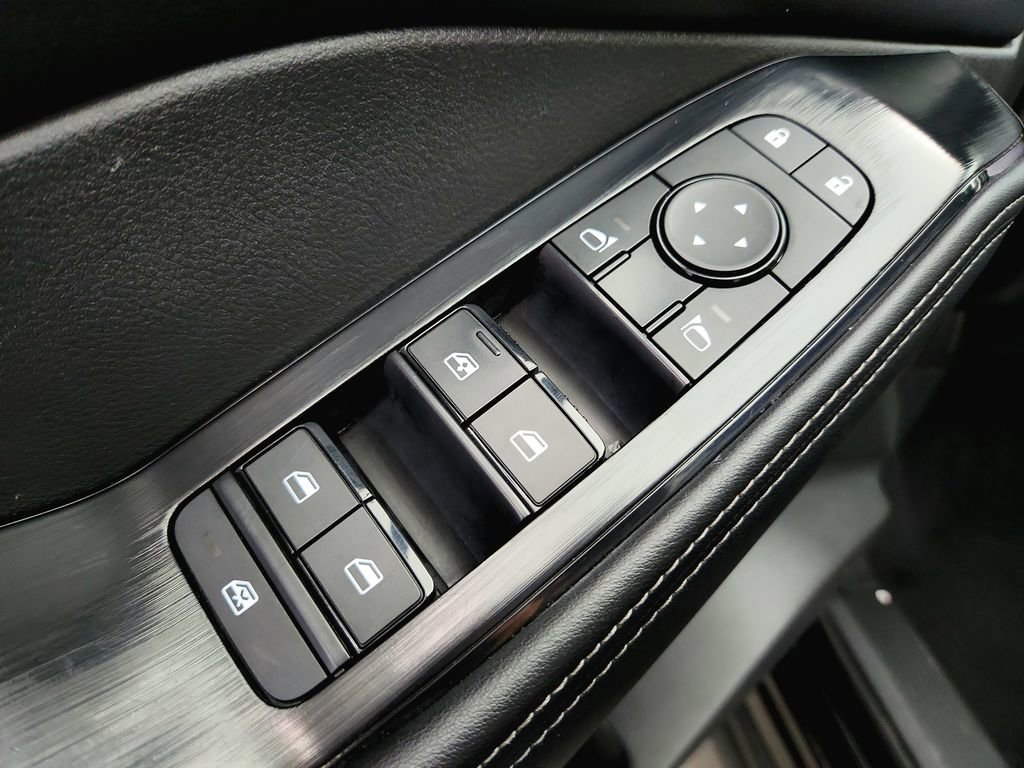 Used 2025 Nissan Rogue SV image 21