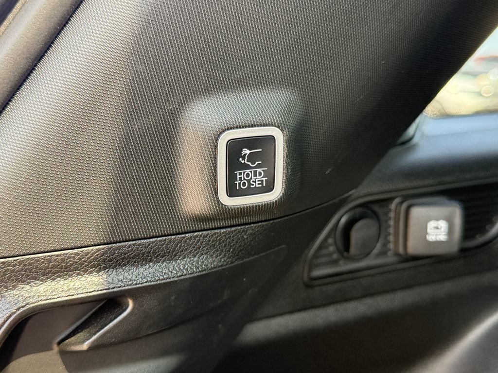 Used 2025 Jeep Grand Cherokee Altitude AWD/4WD image 47