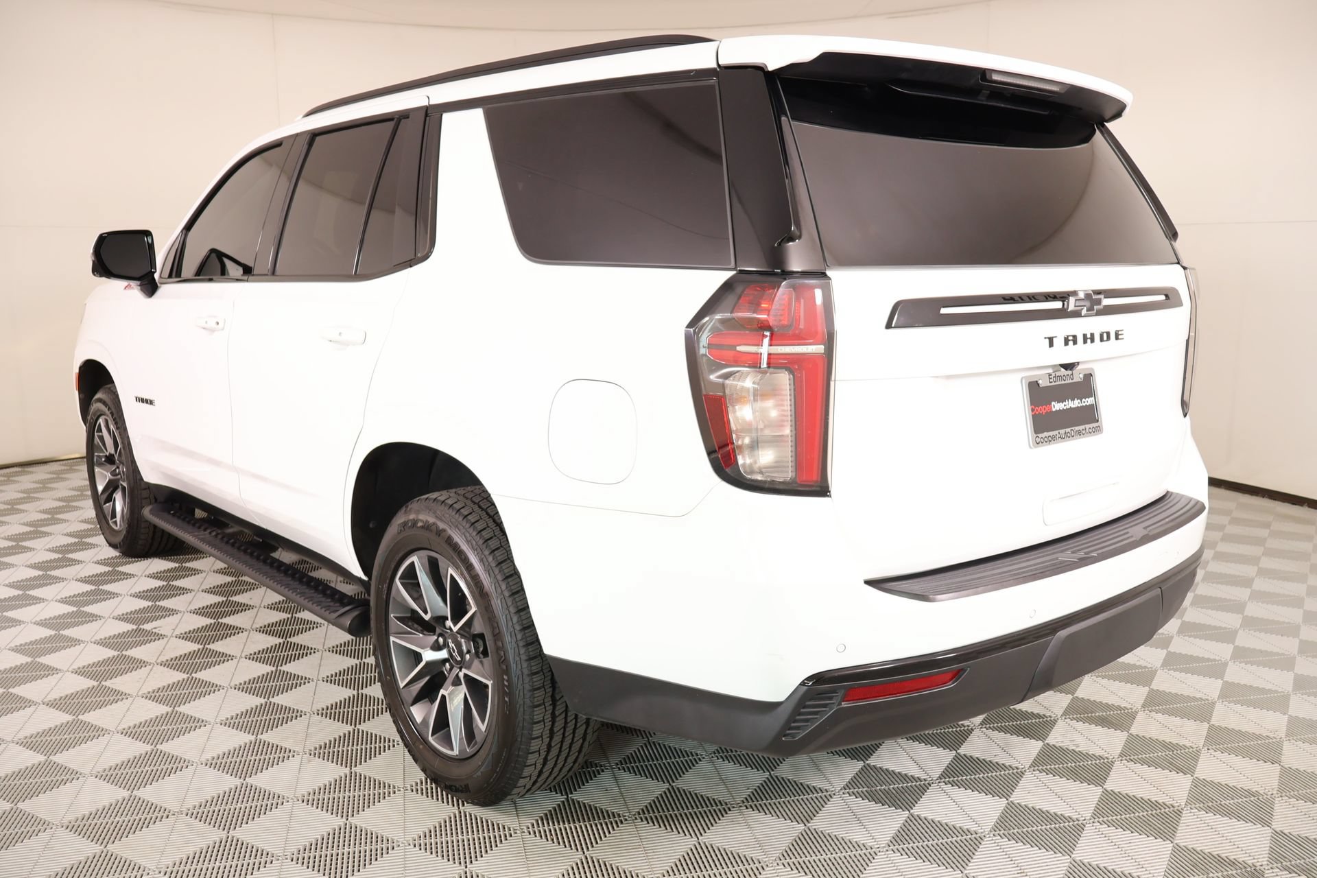 Used 2023 Chevrolet Tahoe Z71 w/ Luxury Package AWD/4WD image 24