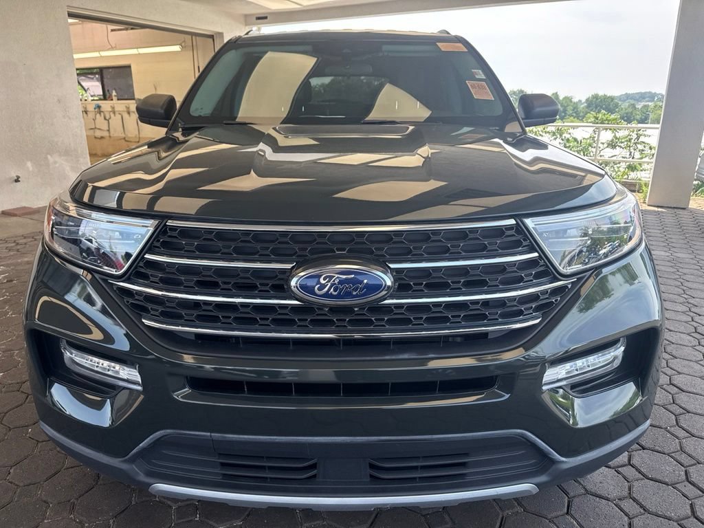 Used 2023 Ford Explorer XLT w/ Equipment Group 202A AWD/4WD image 2