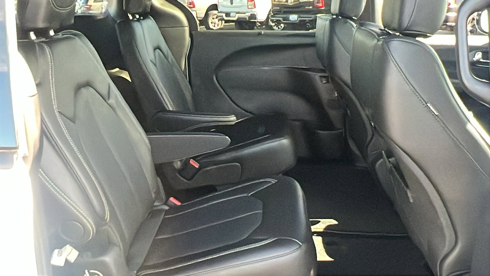 New 2026 Chrysler Pacifica Select image 18