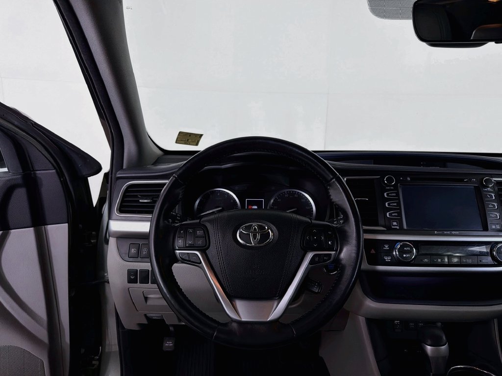 Used 2018 Toyota Highlander Limited AWD/4WD image 20