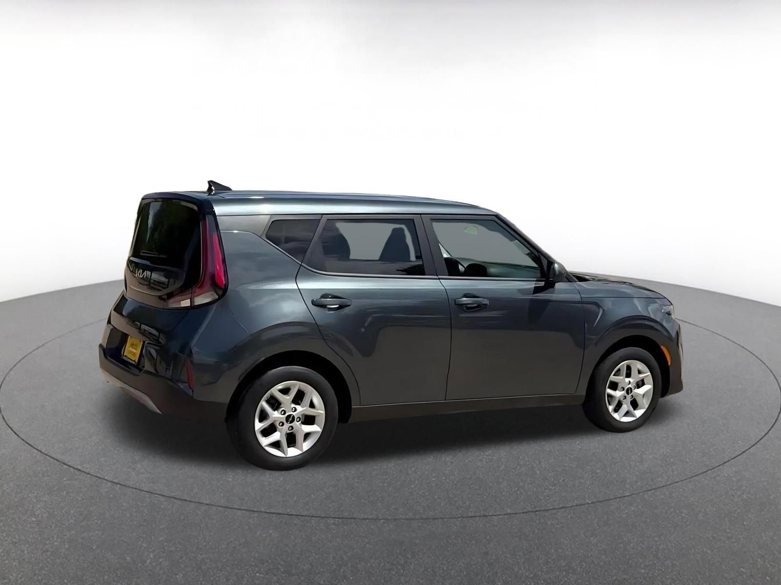 Used 2025 Kia Soul LX w/ LX Technology Package FWD image 14