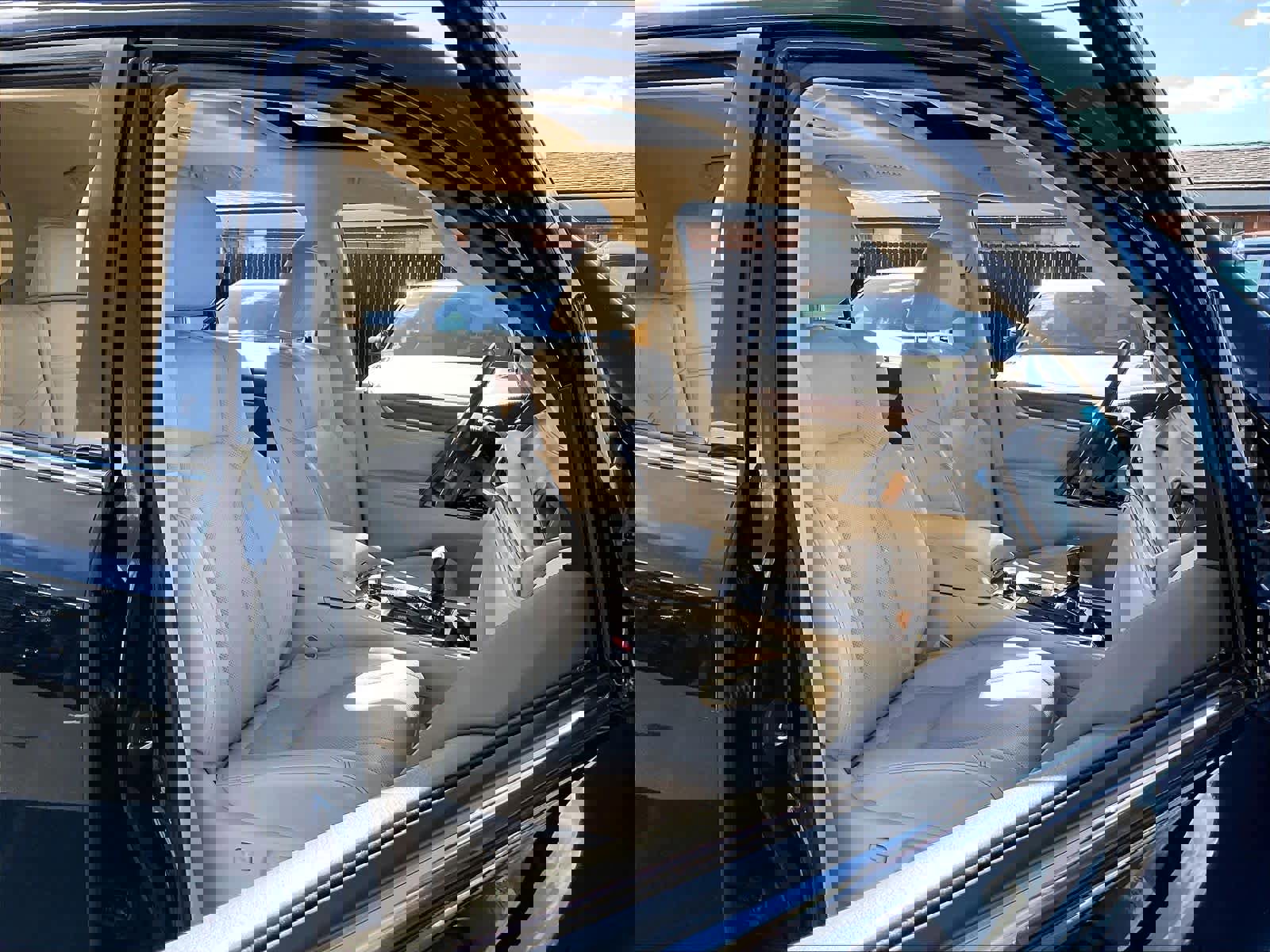 Used 2020 Lexus LX 570 4WD w/ Luxury Package image 9