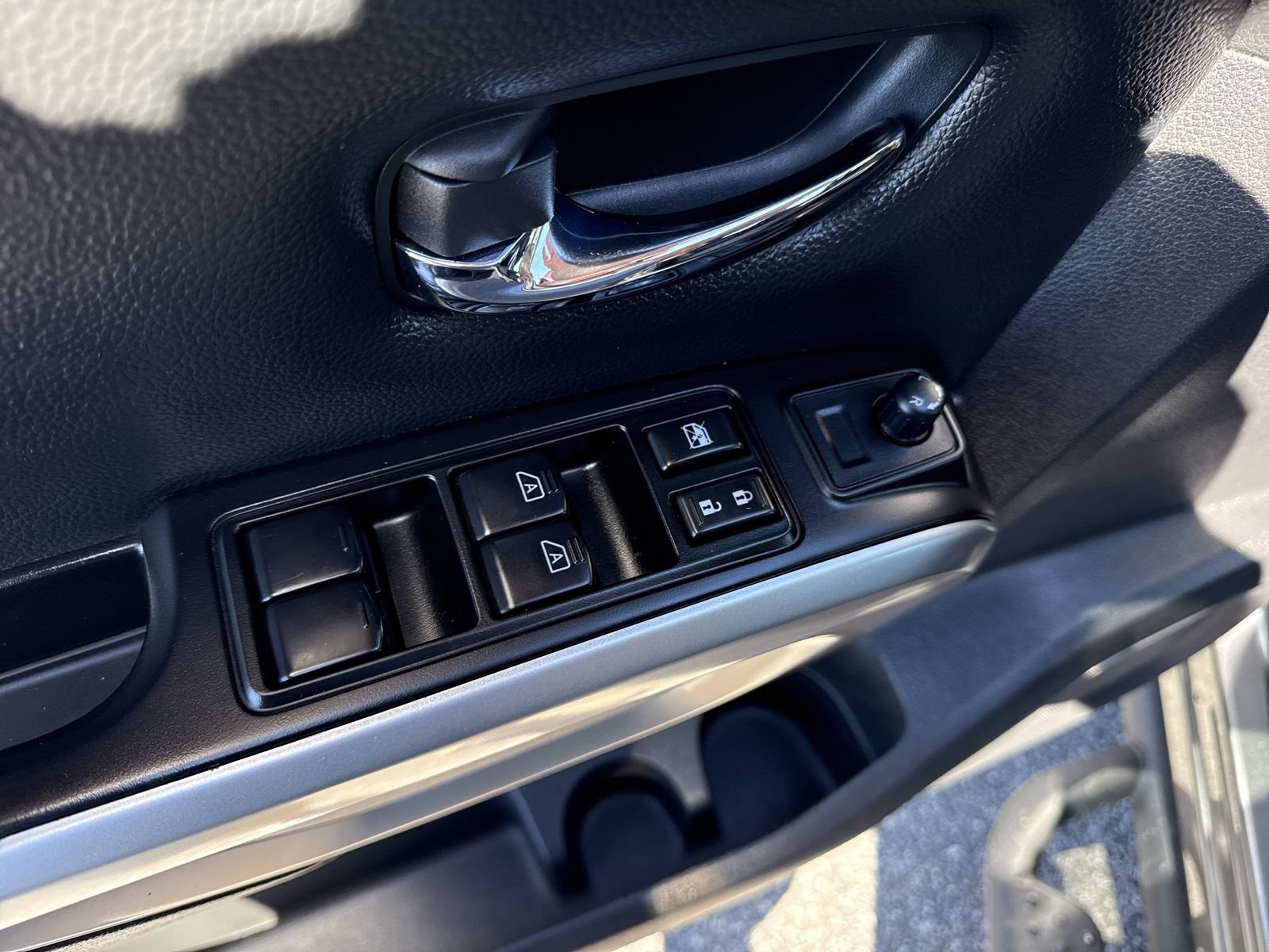 Used 2024 Nissan Titan SV w/ SV Convenience Package AWD/4WD image 14