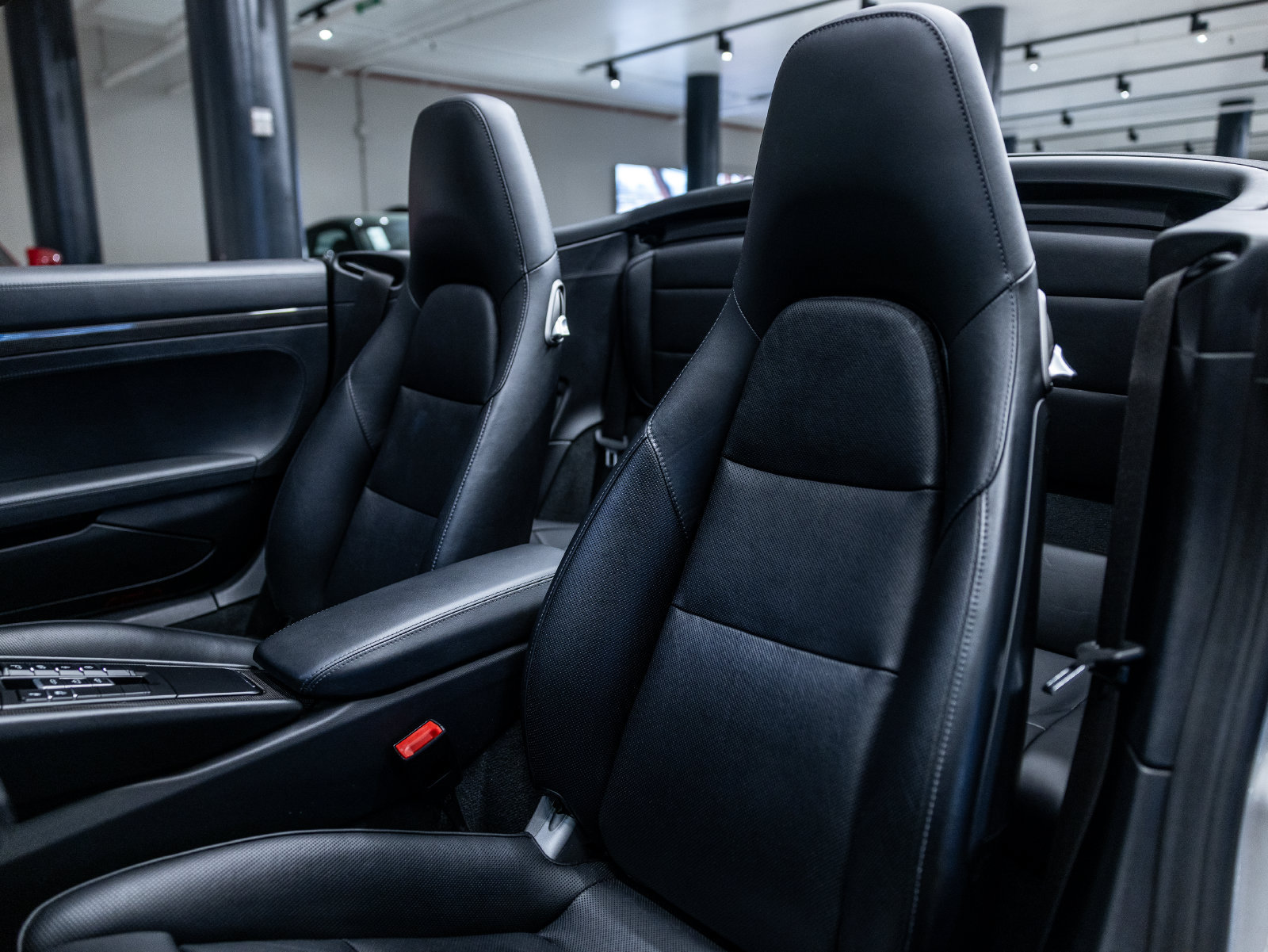 Certified 2017 Porsche 911 Carrera 4S AWD/4WD image 5