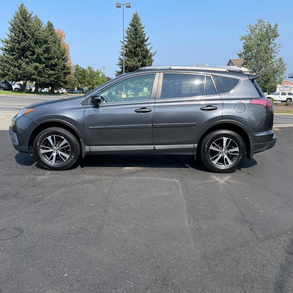 Used 2018 Toyota RAV4 XLE image 2