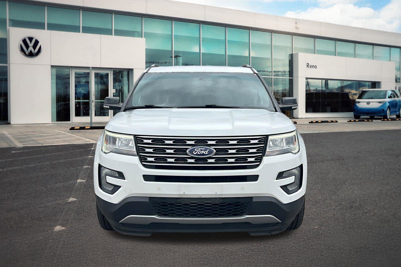 Used 2017 Ford Explorer XLT w/ Equipment Group 202A AWD/4WD image 2