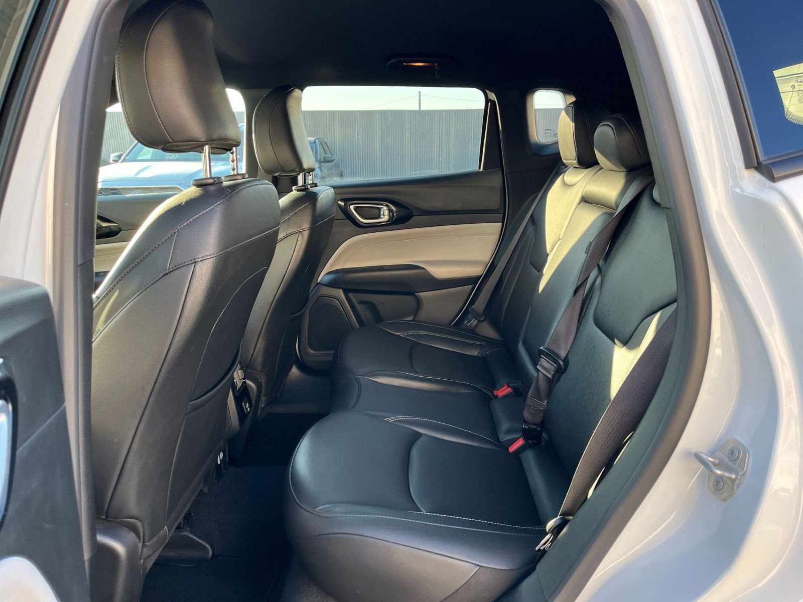 Used 2025 Jeep Compass Limited image 27