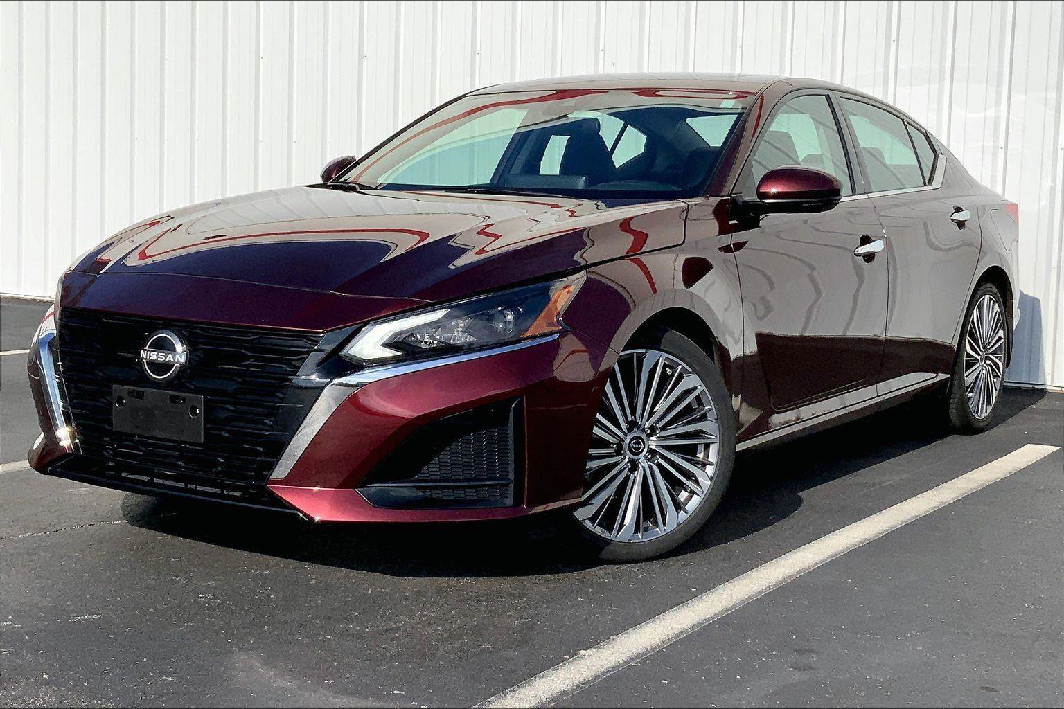 Used 2024 Nissan Altima 2.5 SL image 1
