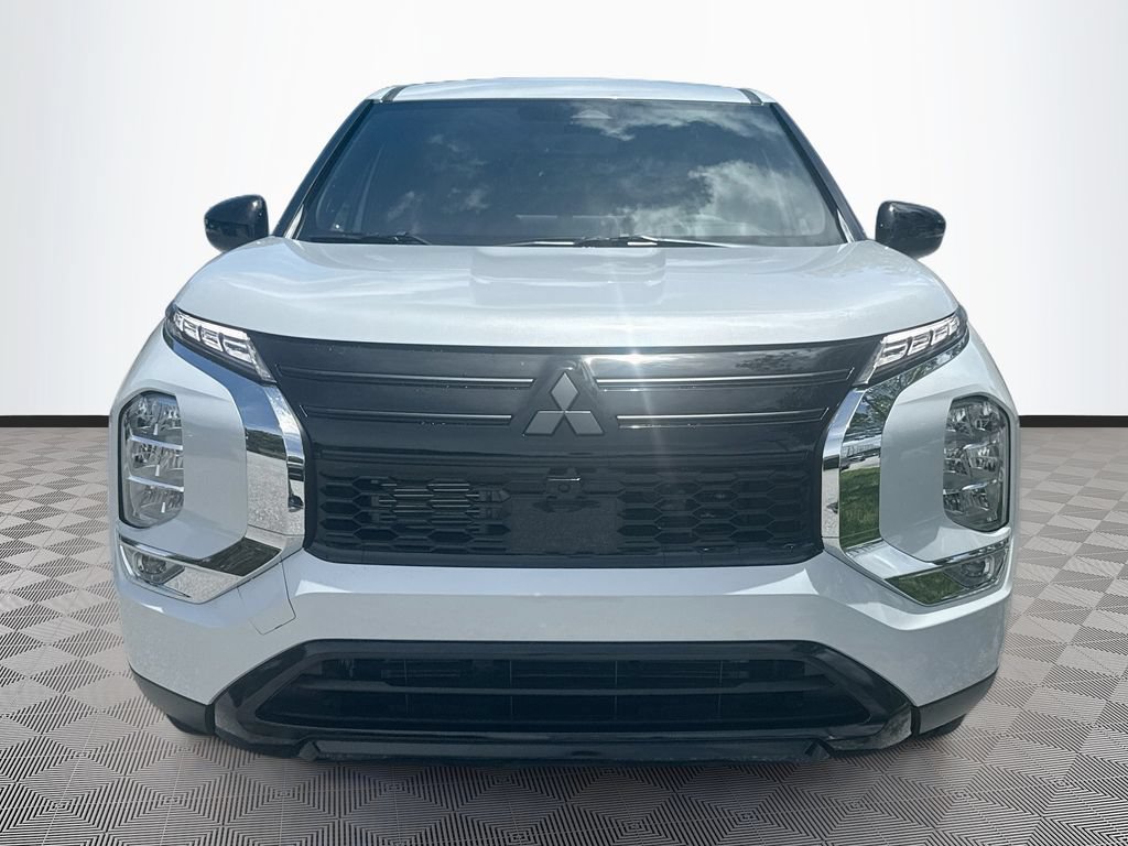 New 2026 Mitsubishi Outlander LE FWD image 2