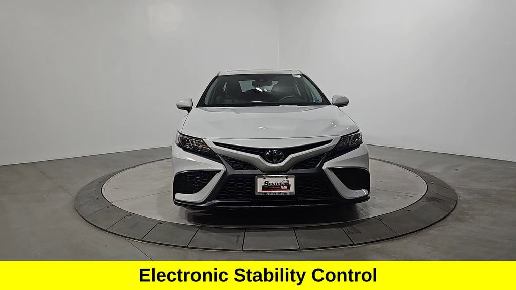 Used 2023 Toyota Camry SE w/ Cold Weather Package image 9