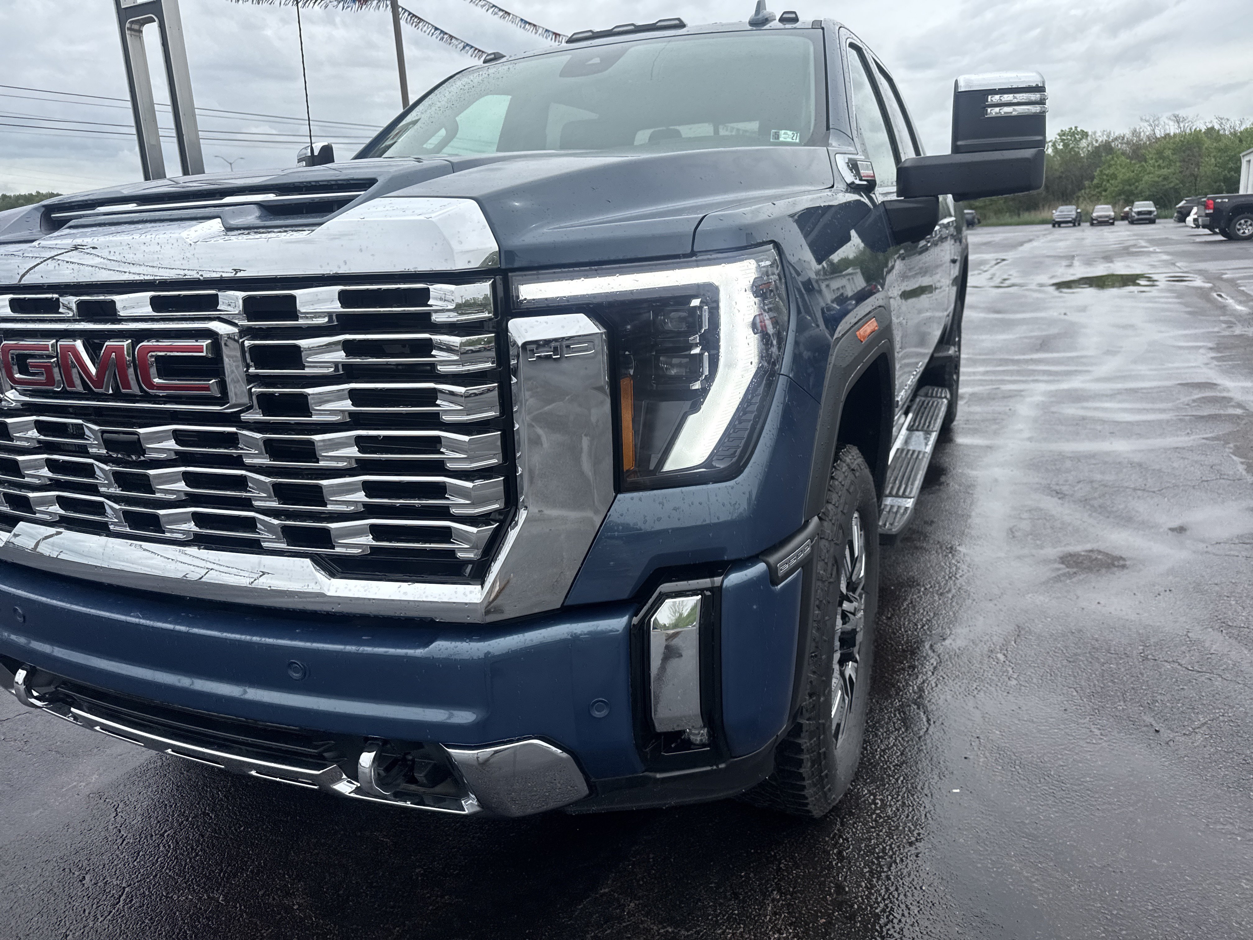 New 2026 GMC Sierra 2500 Denali w/ Denali Reserve Package AWD/4WD image 10