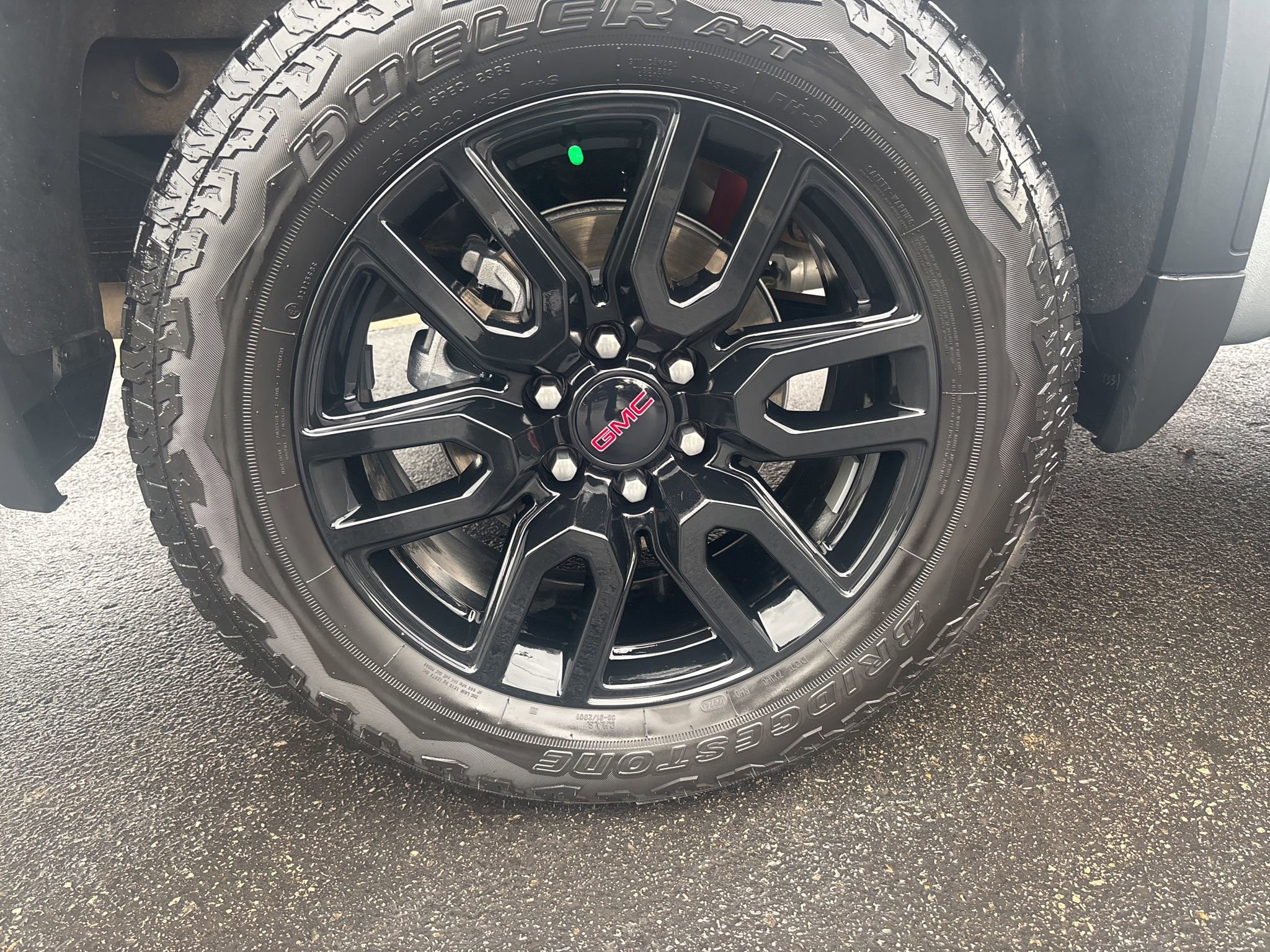 Used 2025 GMC Sierra 1500 Elevation w/ Elevation Premium Package image 3