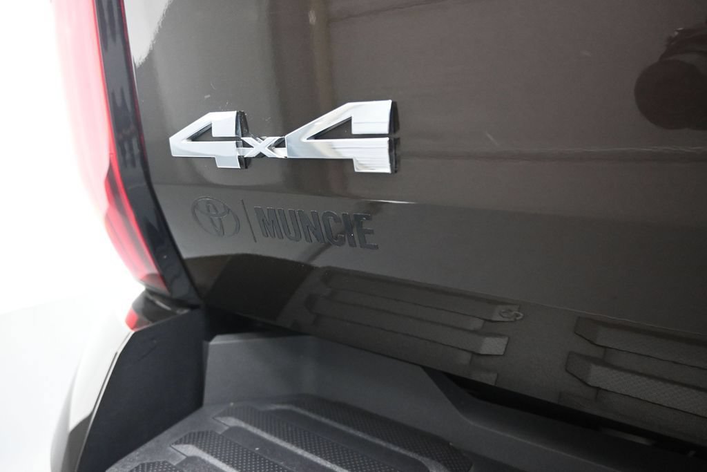 Used 2024 Toyota Tundra Limited w/ Power Package AWD/4WD image 40