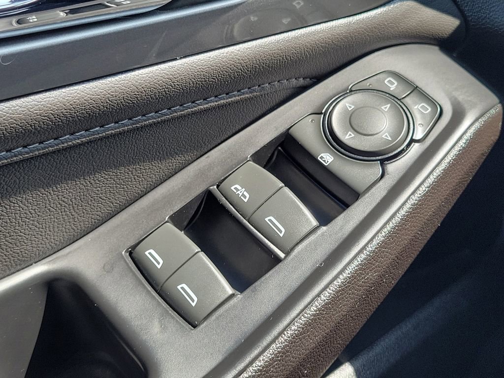 Used 2023 Chevrolet Traverse LT image 13