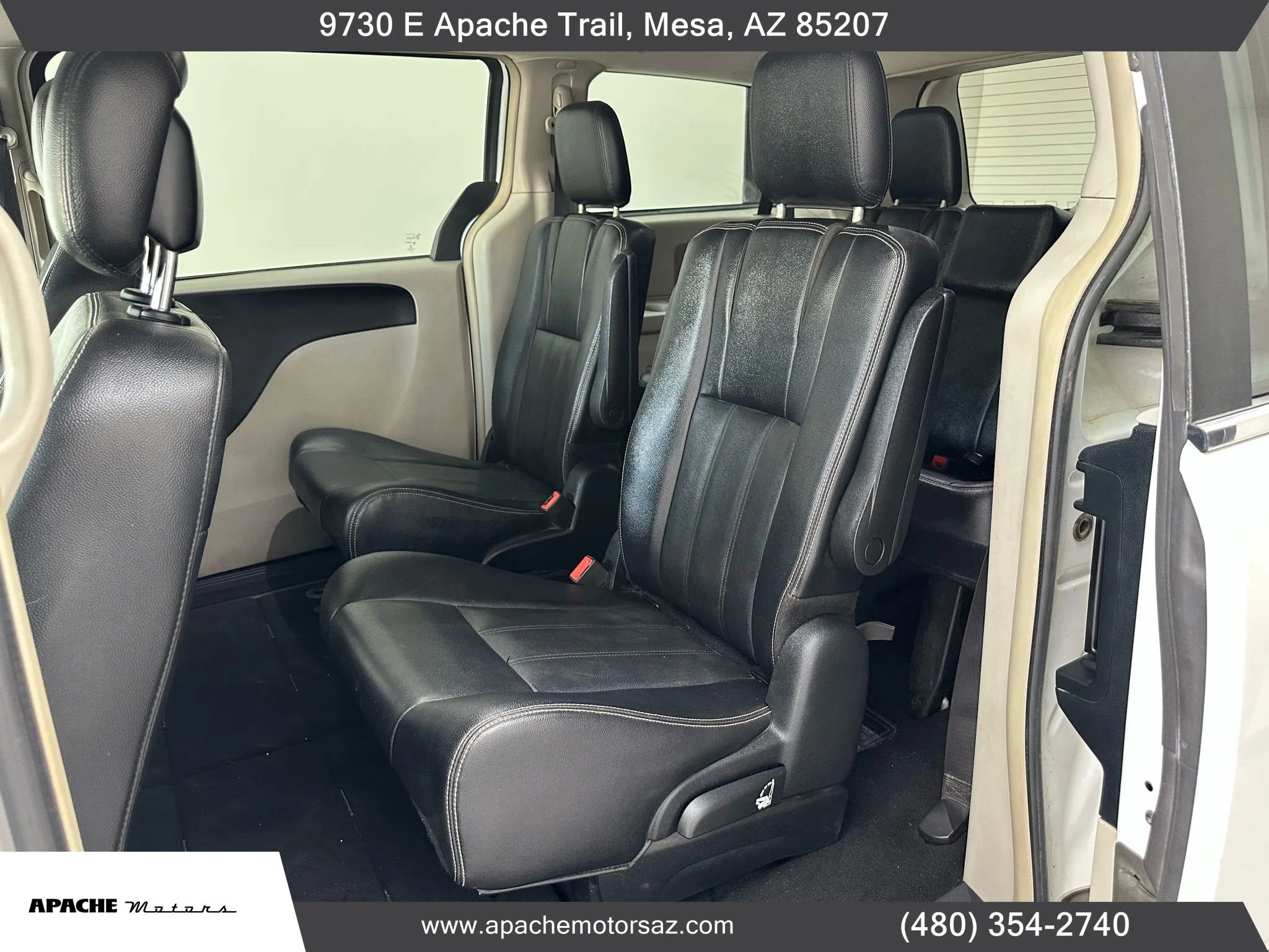 Used 2014 Chrysler Town & Country Touring image 33