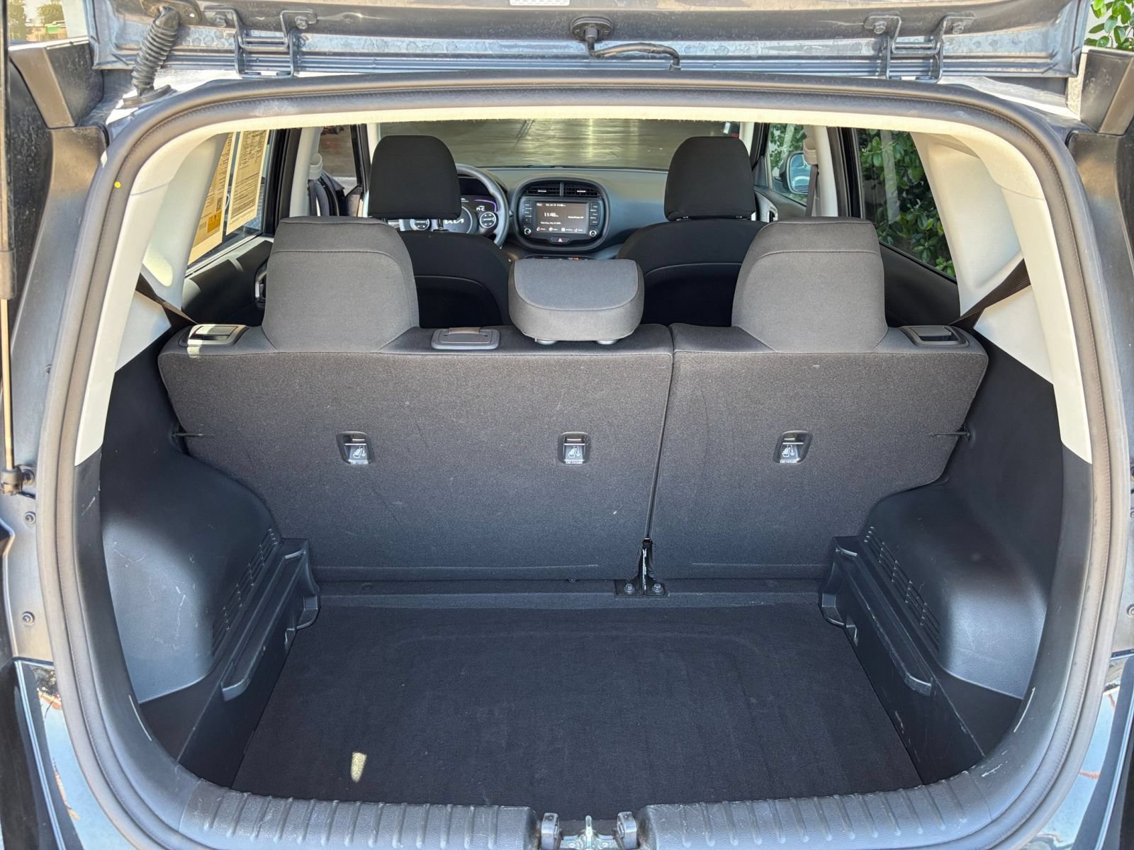 Used 2025 Kia Soul LX w/ LX Technology Package FWD image 24